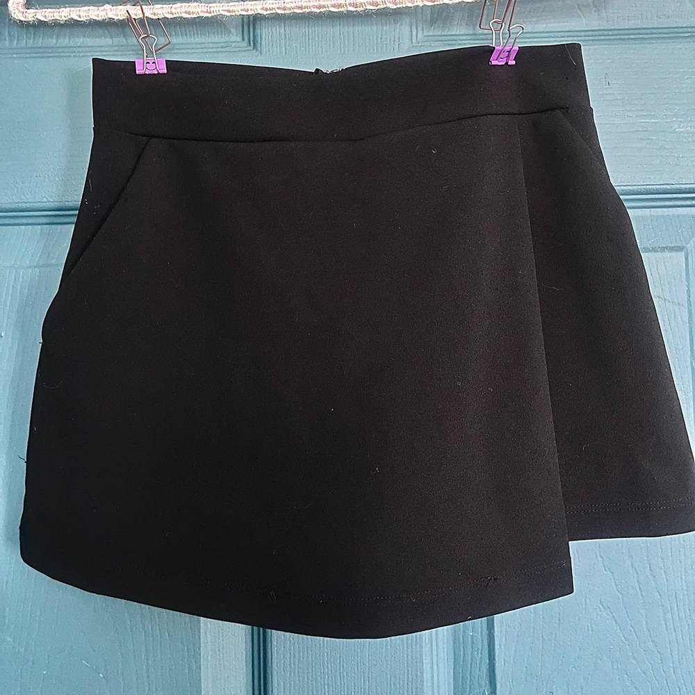 Black skort. Size S. Forever 21 contemporary line. Has pockets!